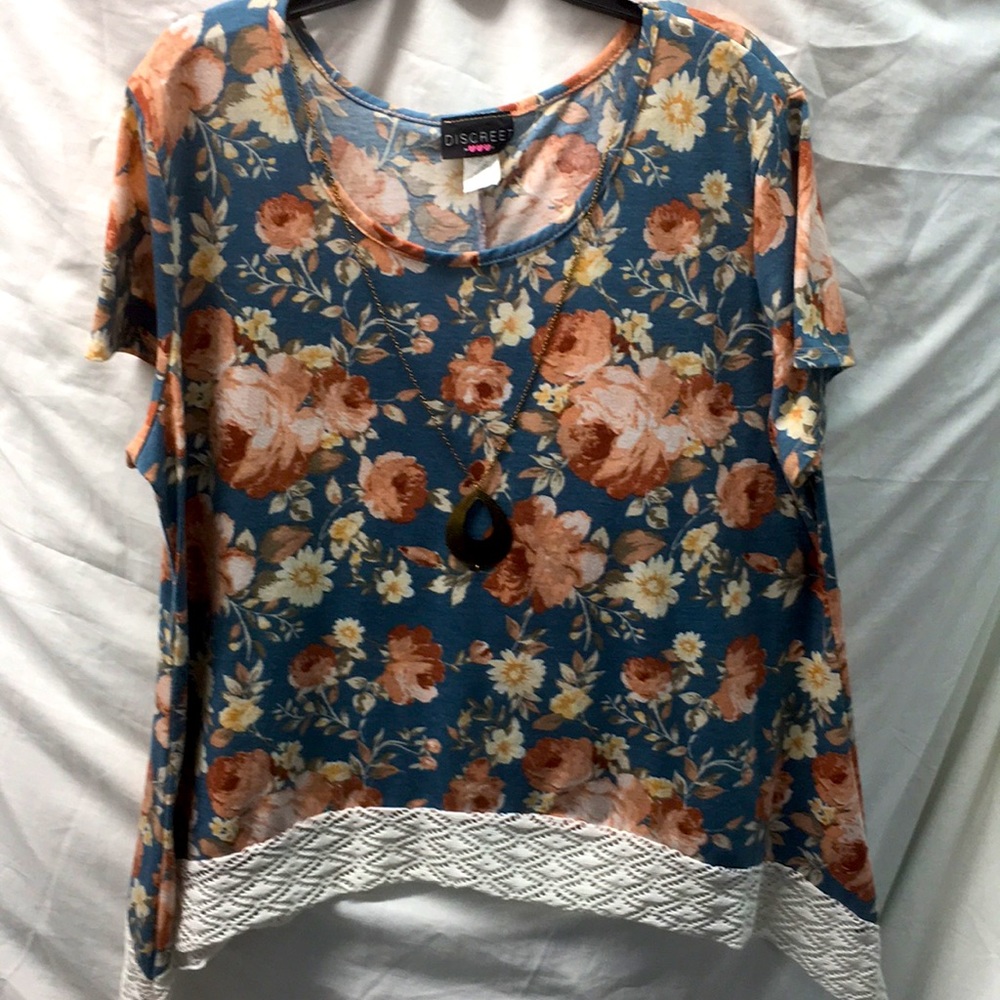 Discreet ladies necklace top sz 2x